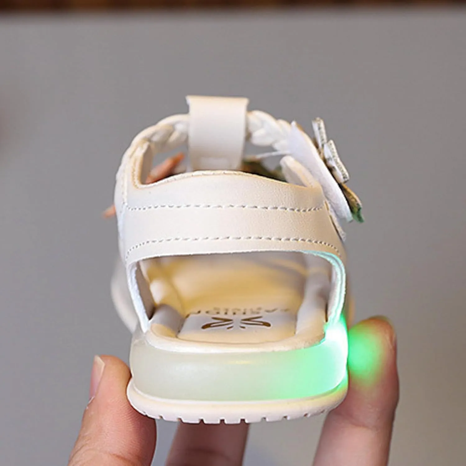 Girls Flower Sandals Light Up Sandals Stylish Soft Bottom Little Girls Beach Shoes White
