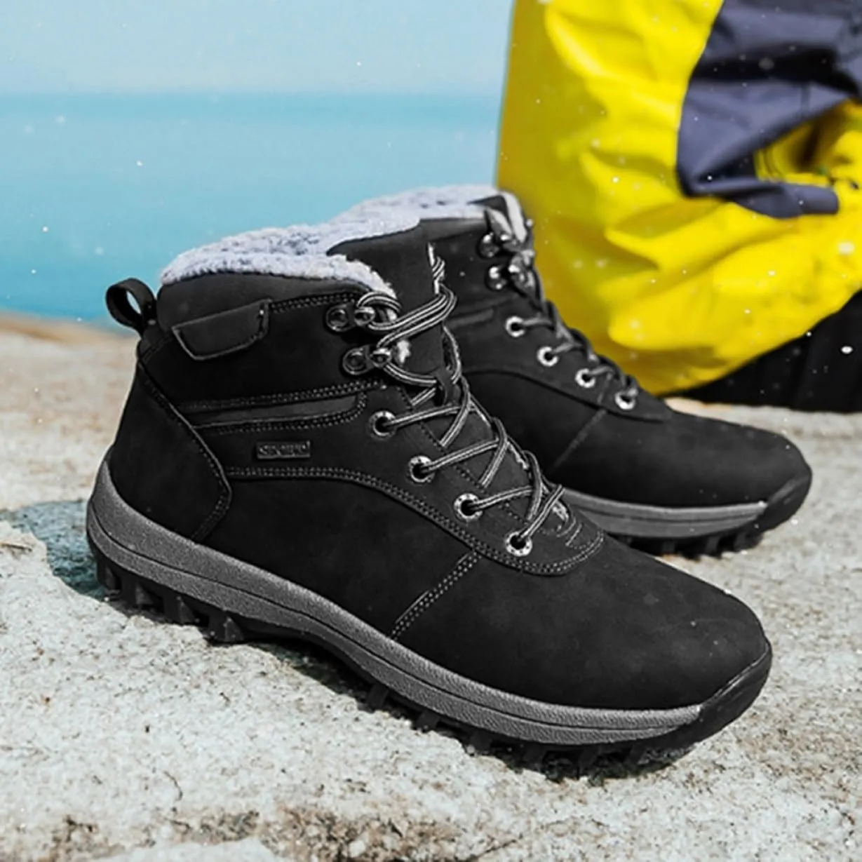 Snow shoes for men snow boots winter boots cold weather boots waterproof winter boots lightweight climbing shoes autumn winter lace-up boots thick soles cotton shoes snow shoes Father's Day outdoor