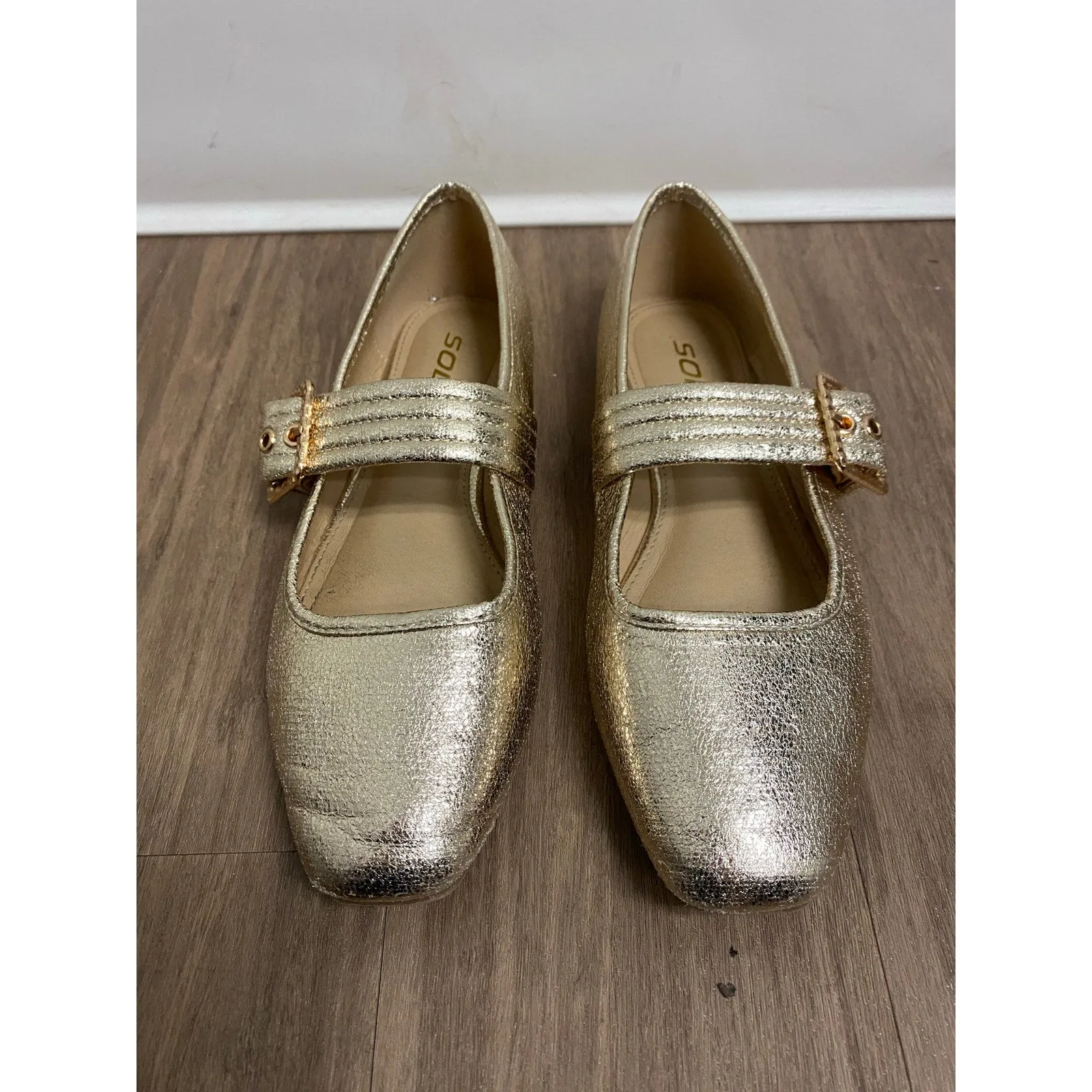 Soda Gold Flats Sz 6